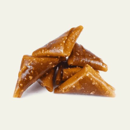 Fındık ve balla doldurulmuş muska (üçgen) pestil tatlısı – Gümüşhane yöresel lezzeti