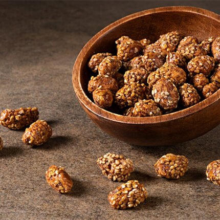 Ballı susamlı fıstık – tatlı kaplamalı kavrulmuş fıstık atıştırmalığı