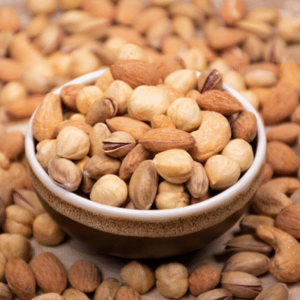 Karışık lüks çerez – fıstık, fındık, badem ve kaju içeren kuru yemiş karışımı