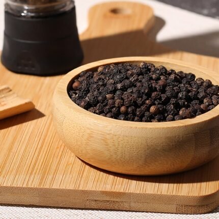 Taze tane karabiber – doğal ve aromatik baharat (Piper nigrum)