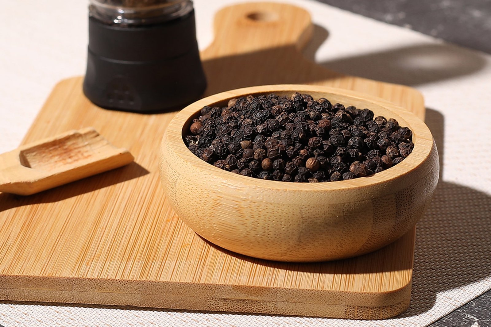 anadolutadı-tane-karabiber4 Taze tane karabiber – doğal ve aromatik baharat (Piper nigrum)