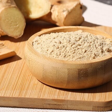 Doğal kök zencefilin öğütülmesiyle elde edilen katkısız toz zencefil.