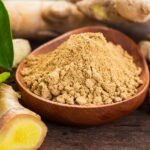 Doğal kök zencefilin öğütülmesiyle elde edilen katkısız toz zencefil.